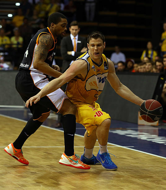 面对深圳队 面对深圳队